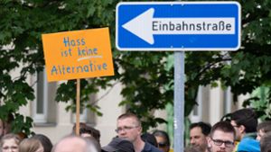 Bürger demonstrieren gegen Hass. Foto: Sebastian Kahnert/dpa/Sebastian Kahnert