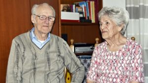 Joachim Marcks hat mit seiner Frau Ruth „das große Los gezogen“, wie er nach 70 Ehejahren feststellt. Foto: Rüdiger Wysotzki